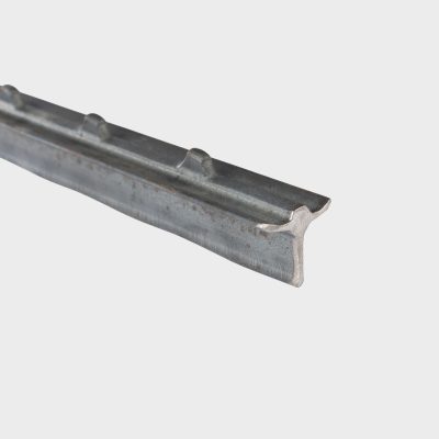 T-Posts – In Line Stakes, Medium